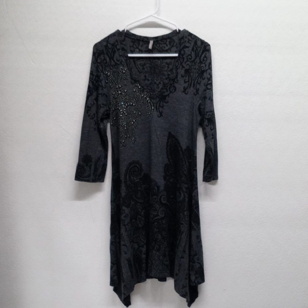 Yahada Bling Charcoal and Black Floral Swirl Tunic Top